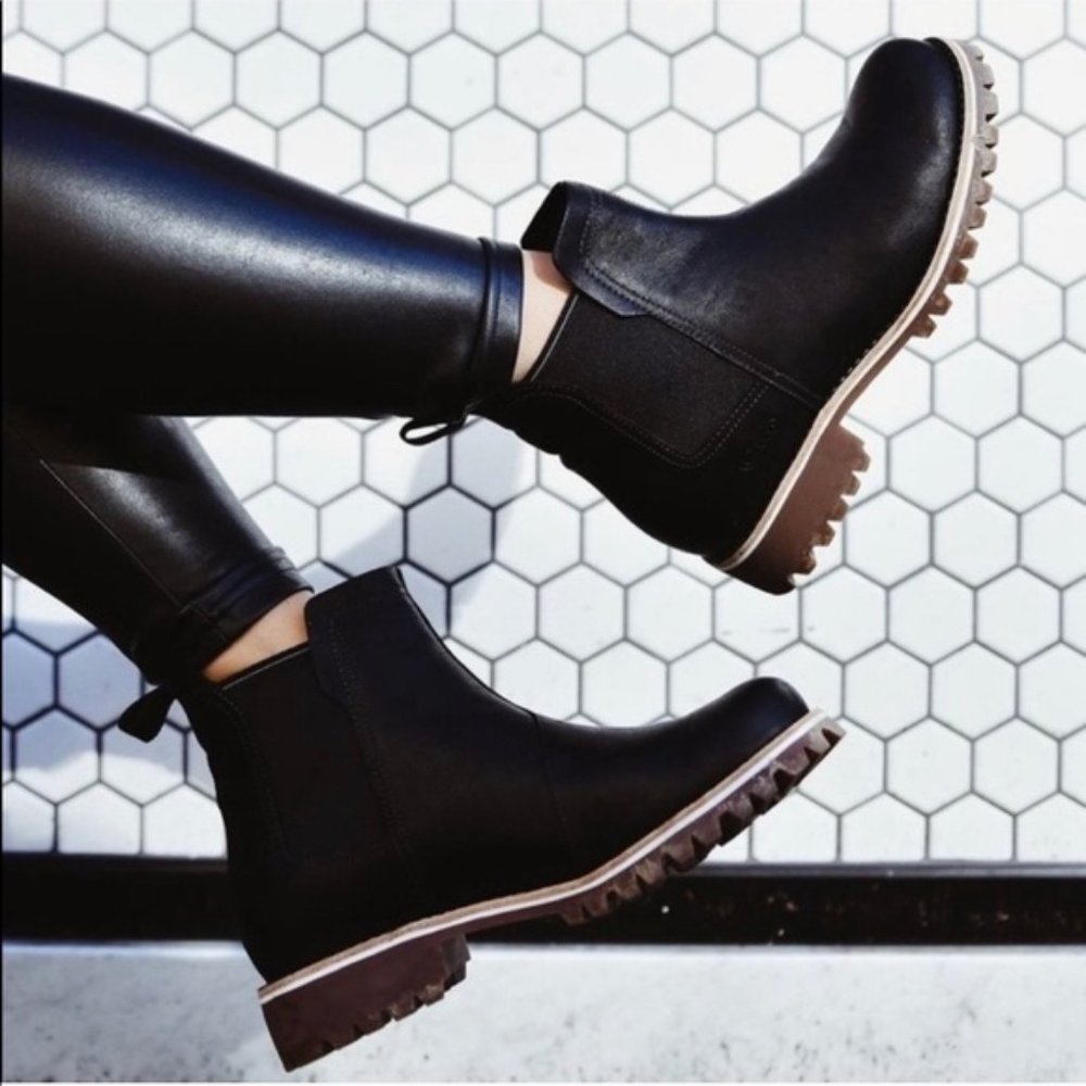 Chaco Women's Fields Chelsea Waterproof Boot